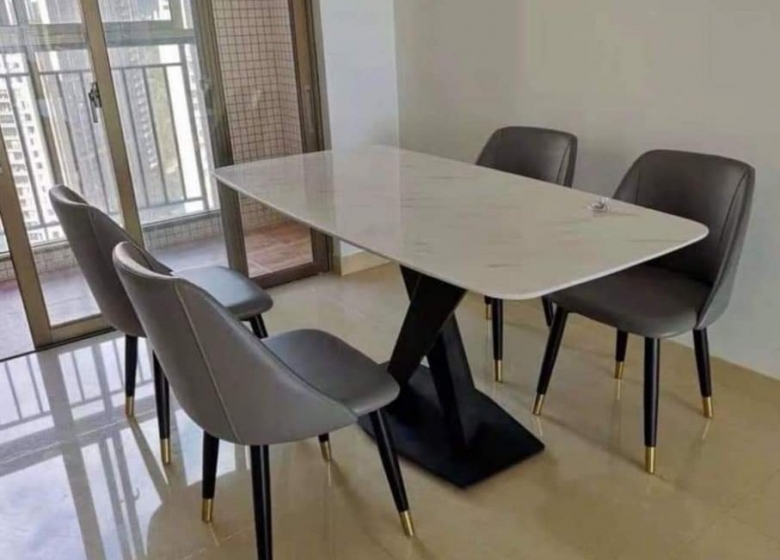 Bàn Ăn Sang Trọng 16